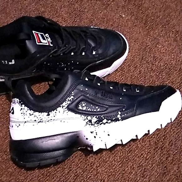 Some black and white Fila - Picture 1 of 3